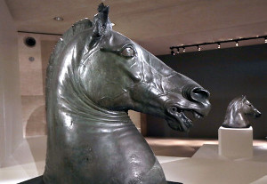 Deux têtes de cheval, Antique et Renaissance