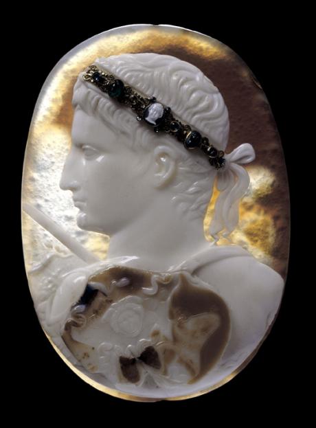 Auguste, Camée Blacas, vers 14-20 ap. J.-C. Sardonyx, H. 12,8  l. 9,3 cm, Londres, The British Museum © The British Museum, Londres, Dist. RMN - Grand Palais / The Trustees of the British Museum