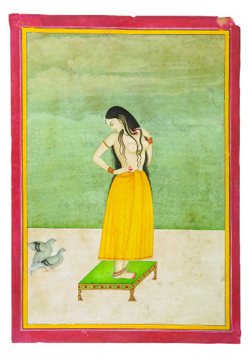 Jeune femme sur une table basse observant les ébats d'un couple de pigeons Jaipur (?), Rajasthan C. XIXe siècle Aquarelle sur papier 7,5 x 10,5 cm Collection privée, Bangalore / © Photo: Pinacothèque de Paris